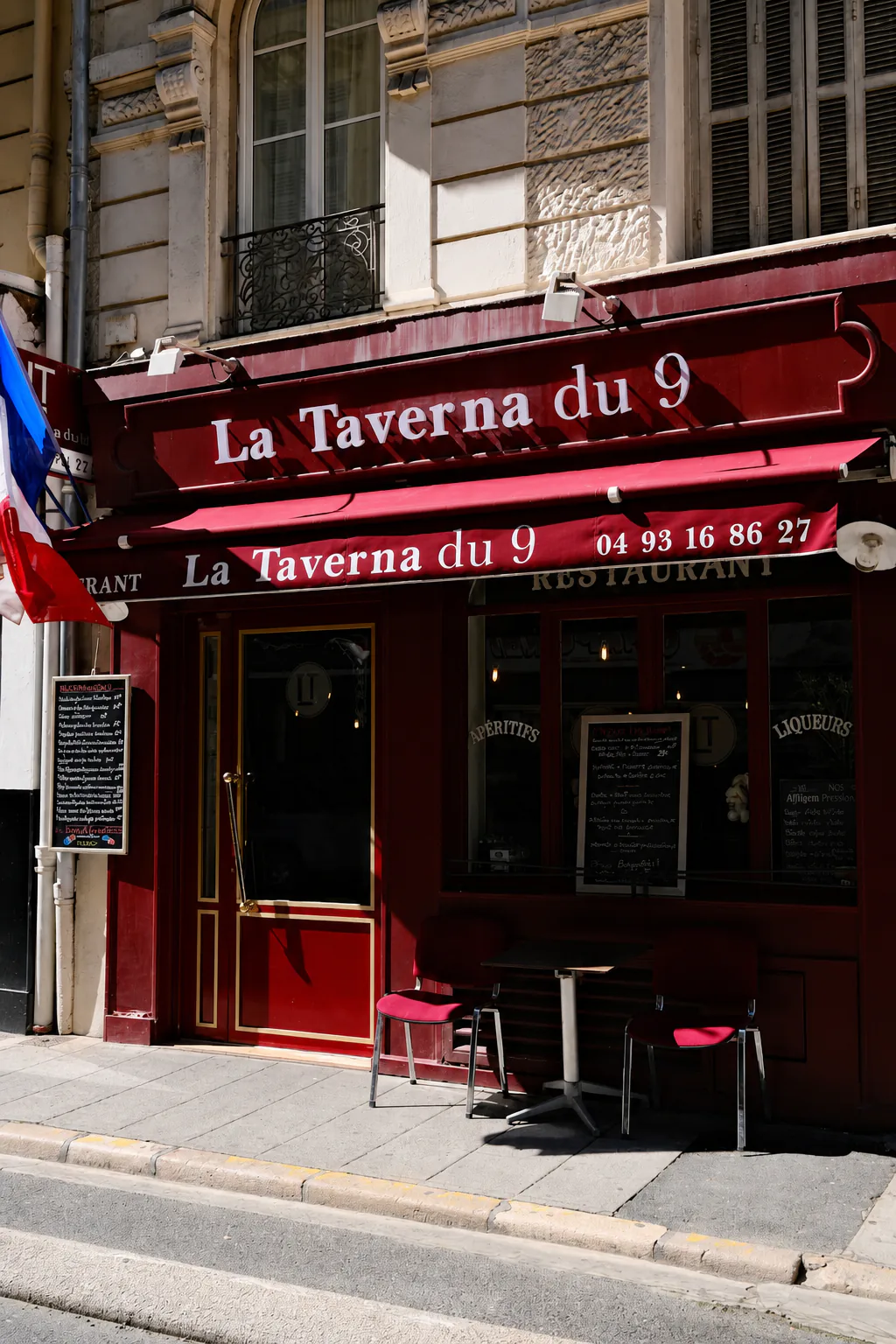 La taverna du 9 — vue du restaurant